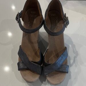 TOMS Women's Dark Gray Wedges